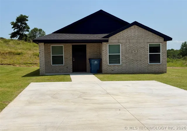 Photo 1 of Single family home for sale at 702 W 6th St, Atoka, OK 74525 | MLS# 2631830 | Listing updated on 2026-08-28