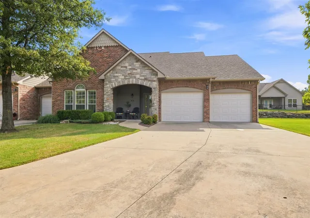 Photo 1 of Sale Pending at 5103 W Charleston Pl, Broken Arrow, OK 74011 | MLS# 2630590 | Listing updated on 2026-09-01
