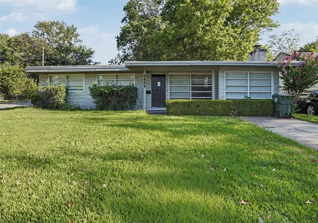 Photo 2 of Single family home for sale at 2400 Elmira St, Muskogee, OK 74403 | MLS# 2631769 | Listing updated on 2026-08-28