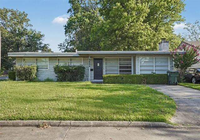 Photo 3 of Single family home for sale at 2400 Elmira St, Muskogee, OK 74403 | MLS# 2631769 | Listing updated on 2026-08-28