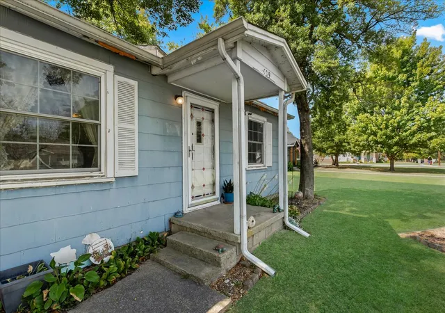 Photo 2 of Single family home for sale at 409 E Freeport St, Broken Arrow, OK 74012 | MLS# 2631201 | Listing updated on 2026-08-28