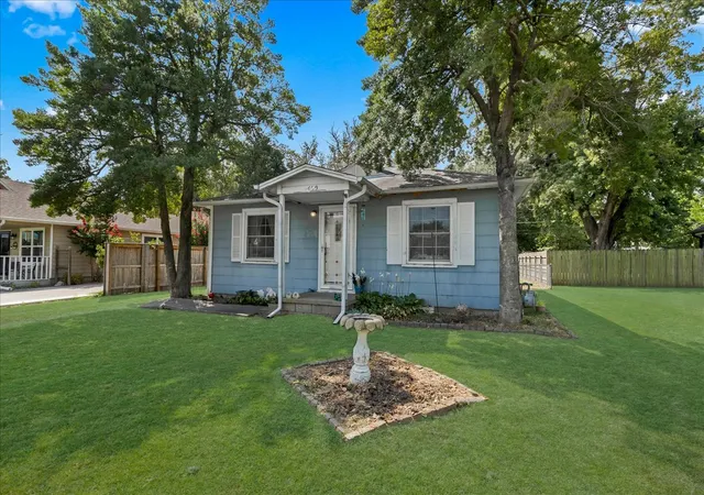 Photo 3 of Single family home for sale at 409 E Freeport St, Broken Arrow, OK 74012 | MLS# 2631201 | Listing updated on 2026-08-28