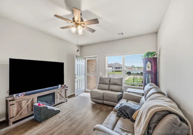 Photo 4 of Single family home for sale at 7511 E 143 St, Collinsville, OK 74021 | MLS# 2631837 | Listing updated on 2026-08-28