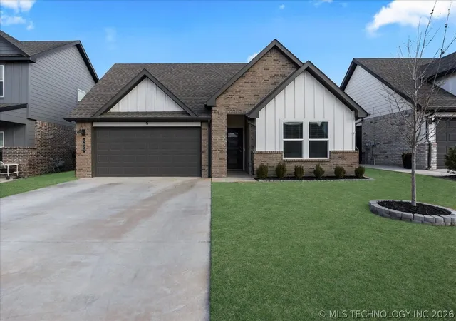 Photo 2 of Single family home for sale at 4623 S Chestnut Ave, Broken Arrow, OK 74011 | MLS# 2631771 | Listing updated on 2026-08-28