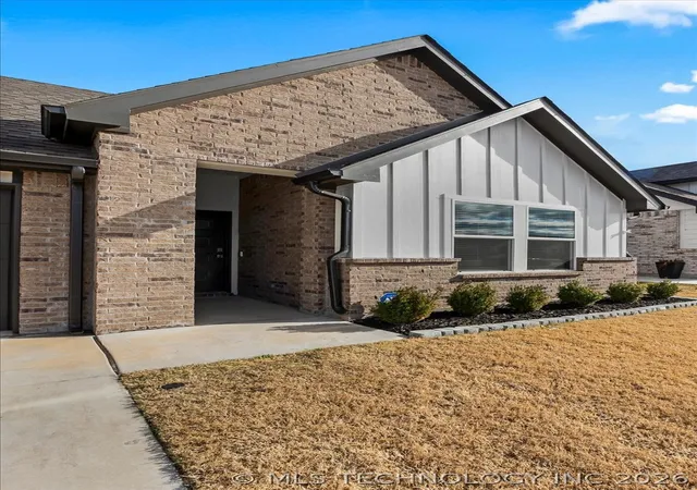 Photo 3 of Single family home for sale at 4623 S Chestnut Ave, Broken Arrow, OK 74011 | MLS# 2631771 | Listing updated on 2026-08-28