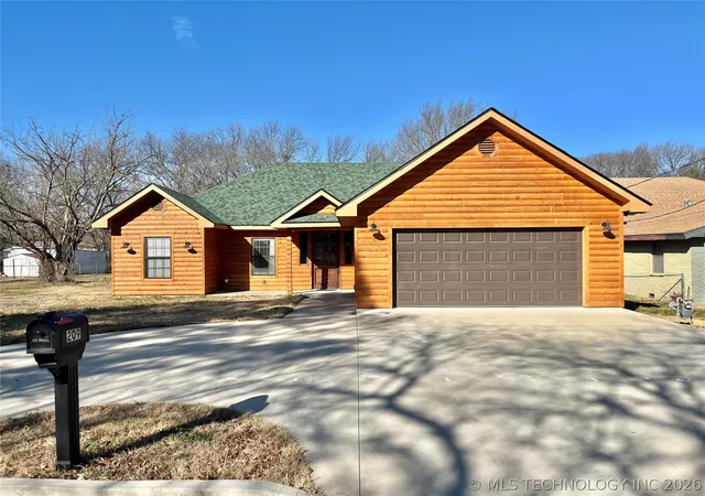 Photo 1 of Single family home for sale at 209 9 Ave, Madill, OK 73446 | MLS# 2631918 | Listing updated on 2026-08-28