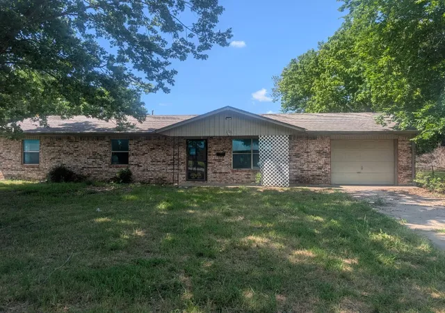 Photo 1 of Sale Pending at 505 W Creek Dr, Okmulgee, OK 74447 | MLS# 2631954 | Listing updated on 2026-10-07