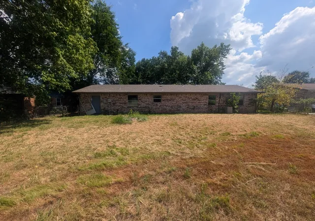 Photo 3 of Sale Pending at 505 W Creek Dr, Okmulgee, OK 74447 | MLS# 2631954 | Listing updated on 2026-10-07