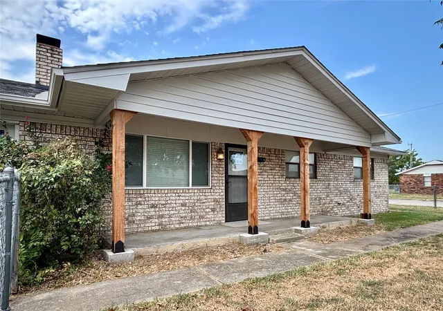 Photo 1 of Single family home for sale at 410 W Electric, Mc Alester, OK 74501 | MLS# 2631836 | Listing updated on 2026-08-28