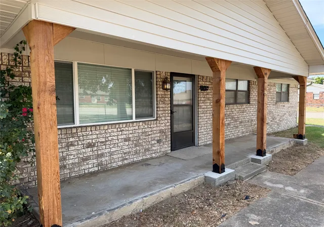 Photo 4 of Single family home for sale at 410 W Electric, Mc Alester, OK 74501 | MLS# 2631836 | Listing updated on 2026-08-28