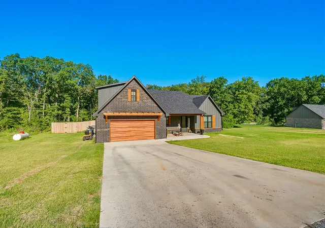 3rd image of 1165 Green Turtle Circle, Ada, OK 74820 | MLS# 2631310