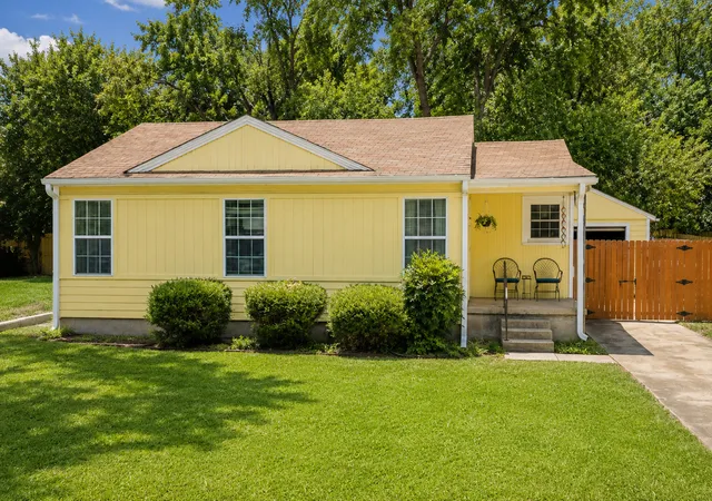 1st image of 415 R St Sw, Ardmore, OK 73401 | MLS# 2631968