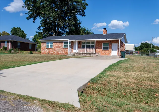 Photo 2 of Single family home for sale at 1204 Nw Gaye St, Kingston, OK 73439 | MLS# 2630948 | Listing updated on 2026-09-01