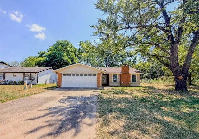 Photo 2 of Single family home for sale at 1819 Quail Run, Muskogee, OK 74403 | MLS# 2632106 | Listing updated on 2026-09-01