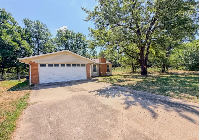 Photo 3 of Single family home for sale at 1819 Quail Run, Muskogee, OK 74403 | MLS# 2632106 | Listing updated on 2026-09-01