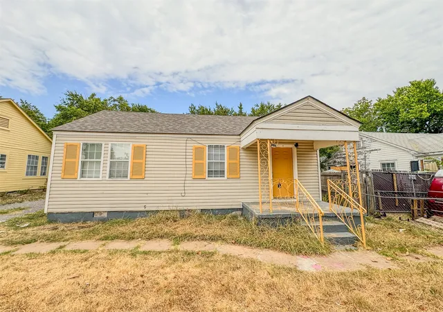 Photo 2 of Single family home for sale at 1507 Sw D Ave, Lawton, OK 73501 | MLS# 2632274 | Listing updated on 2026-09-01