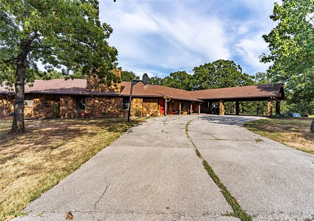 Photo 2 of Single family home for sale at 505 S Lakeridge Dr, Bristow, OK 74010 | MLS# 2632199 | Listing updated on 2026-09-28