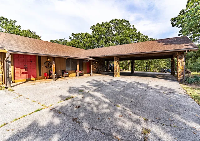 Photo 3 of Single family home for sale at 505 S Lakeridge Dr, Bristow, OK 74010 | MLS# 2632199 | Listing updated on 2026-09-28