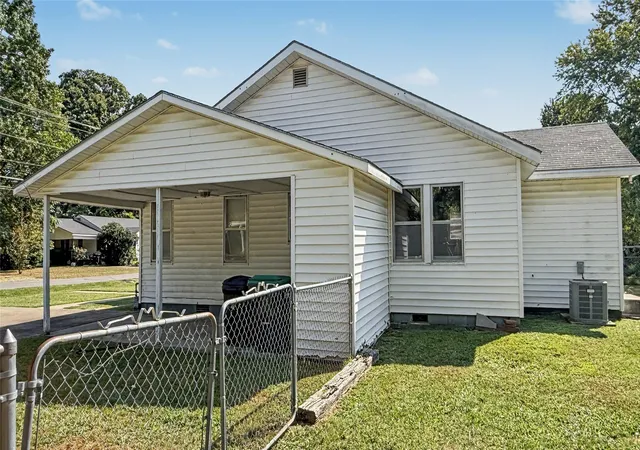 Photo 4 of Sale Pending at 204 Jamestown St, Tahlequah, OK 74464 | MLS# 2632295 | Listing updated on 2026-09-01