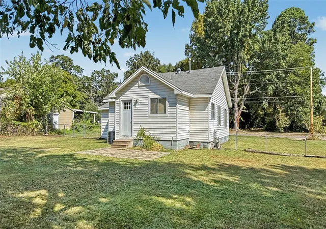 Photo 5 of Sale Pending at 204 Jamestown St, Tahlequah, OK 74464 | MLS# 2632295 | Listing updated on 2026-09-01