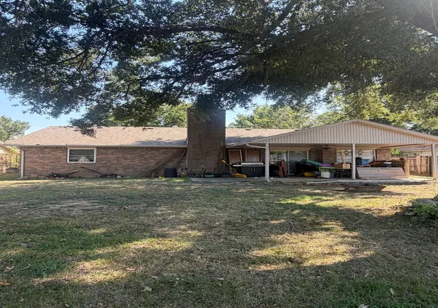 Photo 2 of Single family home for sale at 420 Fairfax Dr, Muskogee, OK 74403 | MLS# 2632223 | Listing updated on 2026-09-01