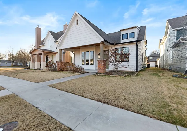 Photo 2 of Single family home for sale at 315 E Freeport St, Broken Arrow, OK 74012 | MLS# 2632194 | Listing updated on 2026-09-01