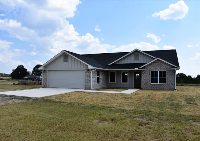 Photo 1 of Single family home for sale at 2915 E 2090 Road, Hugo, OK 74743 | MLS# 2631957 | Listing updated on 2026-09-01
