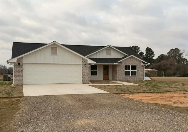 Photo 1 of Single family home for sale at 2911 E 2090 Road, Hugo, OK 74743 | MLS# 2631972 | Listing updated on 2026-09-01