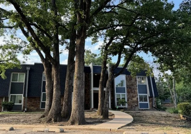 2nd image of 6803 S Sandusky Ave, Tulsa, OK 74136
