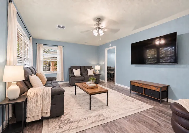 Photo 3 of Single family home for sale at 1807 7th Avenue Nw, Ardmore, OK 73401 | MLS# 2633030 | Listing updated on 2026-10-06