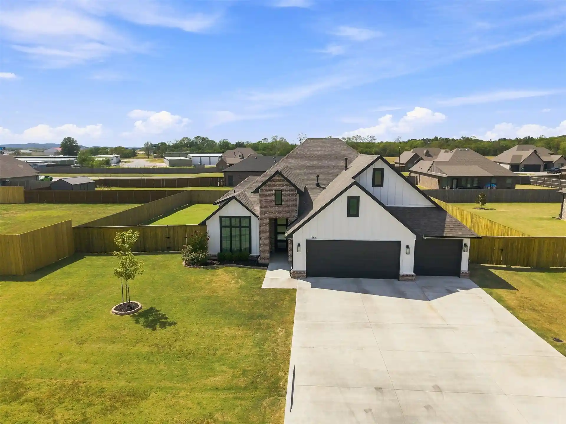 Photo 1 of Single family home for sale at 166 N Phillips St, Skiatook, OK 74070 | MLS# 2633126 | Listing updated on 2026-10-24