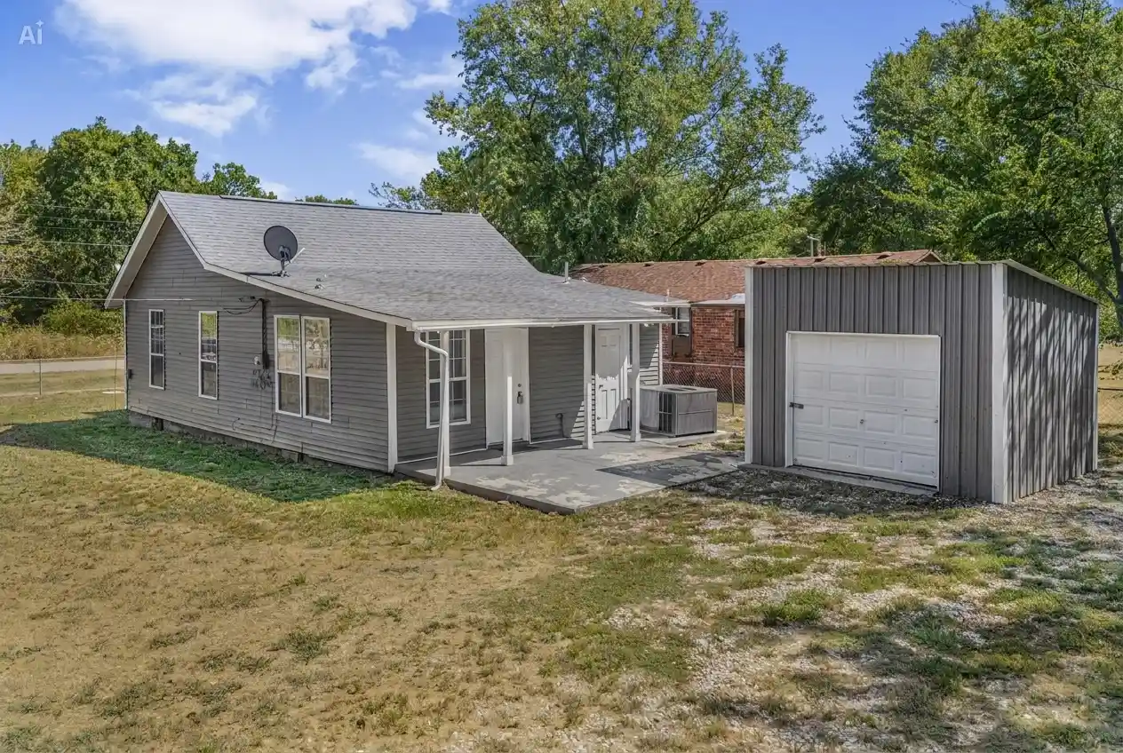 Photo 1 of Single family home for sale at 215 S Main St, Vera, OK 74082 | MLS# 2633023 | Listing updated on 2026-10-23