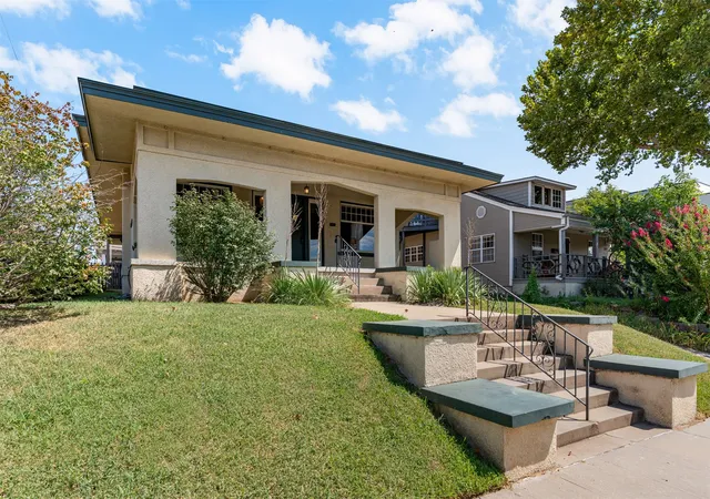 Photo 2 of Single family home for sale at 1401 S Quaker Ave, Tulsa, OK 74120 | MLS# 2632380 | Listing updated on 2026-10-06