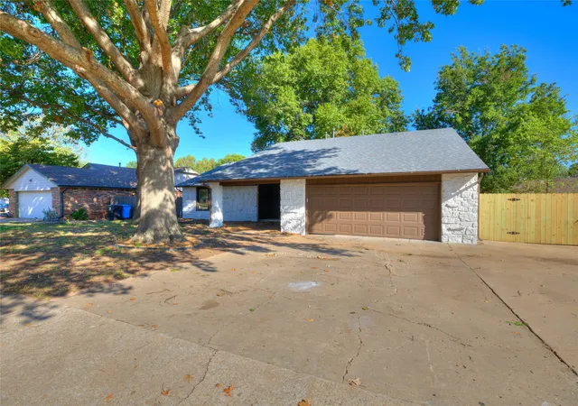 Photo 2 of Single family home for sale at 2604 E Reno St S, Broken Arrow, OK 74014 | MLS# 2633303 | Listing updated on 2026-10-02
