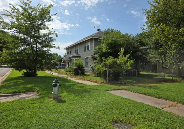 Photo 1 of Sale Pending at 427 S Seneca Ave, Bartlesville, OK 74003 | MLS# 2623345 | Listing updated on 2026-10-30