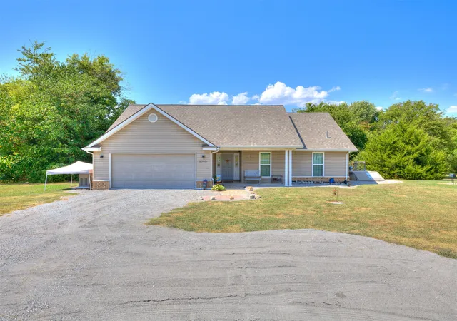 Photo 2 of Single family home for sale at 8300 S Lynn Ln Rd, Broken Arrow, OK 74012 | MLS# 2633522 | Listing updated on 2026-10-09