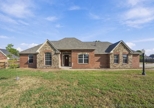 Photo 1 of Single family home for sale at 1113 W Dogwood St, Skiatook, OK 74070 | MLS# 2633617 | Listing updated on 2026-10-05