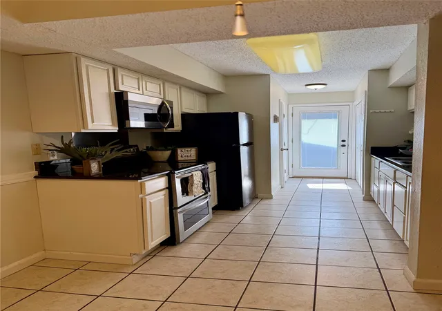 Listing Photo 5 - Condo for sale in building located at 6371 S 80th Ave E, Tulsa, OK 74133 - Unit #6H
