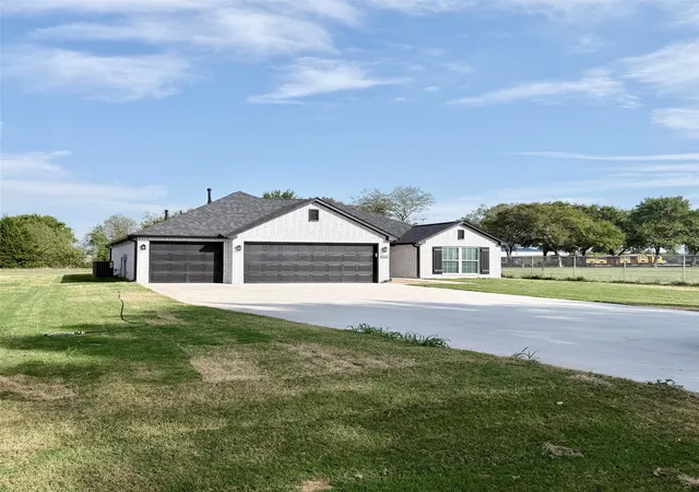 Photo 2 of Single family home for sale at 9937 N Osage Dr, Sperry, OK 74073 | MLS# 2633745 | Listing updated on 2026-09-26