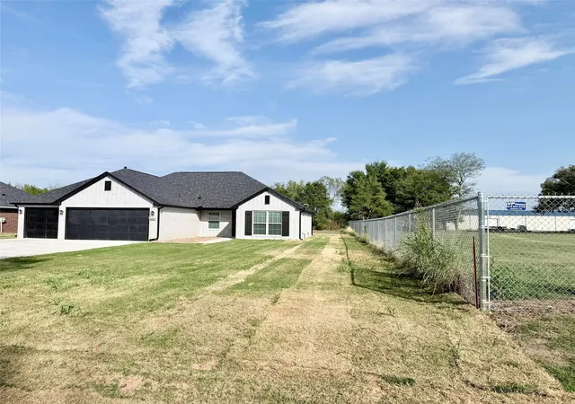 Photo 3 of Single family home for sale at 9937 N Osage Dr, Sperry, OK 74073 | MLS# 2633745 | Listing updated on 2026-09-26