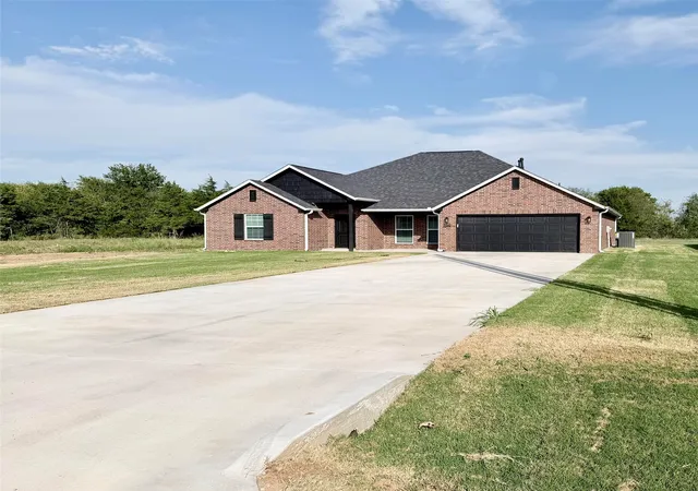 Photo 2 of Single family home for sale at 9945 N Osage Dr, Sperry, OK 74073 | MLS# 2633761 | Listing updated on 2026-09-26