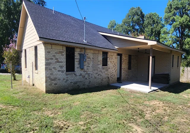 Photo 4 of Single family home for sale at 682 N Hickory St, Atoka, OK 74525 | MLS# 2633776 | Listing updated on 2026-10-06