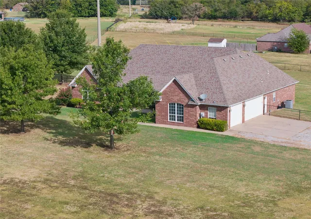 Photo 2 of Single family home for sale at 7990 S Country Ln, Talala, OK 74080 | MLS# 2633870 | Listing updated on 2026-10-08