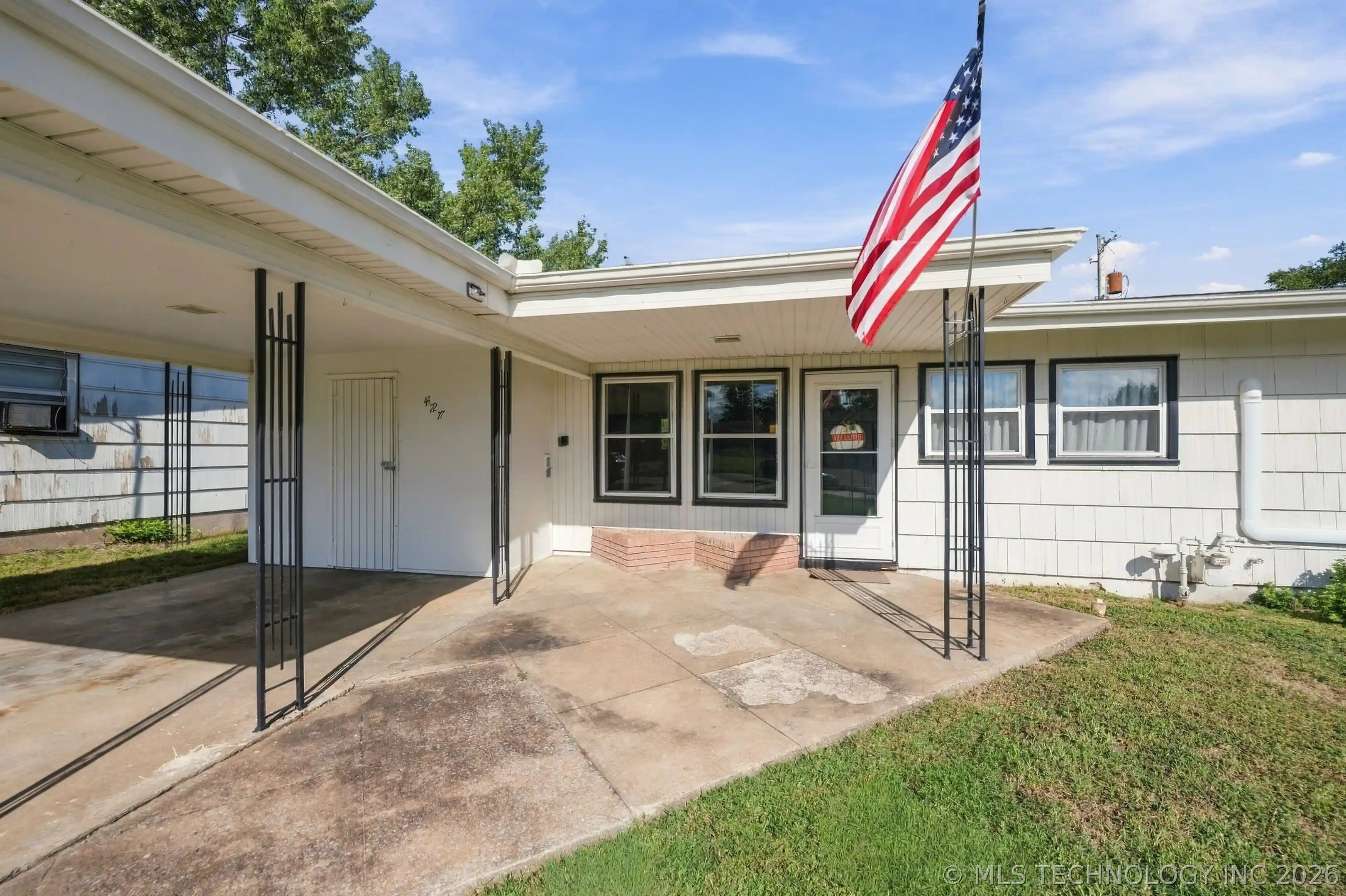 Single family home for sale at 427 Meadowbrook Ln, Bartlesville, OK 74003 | MLS# 2633786
