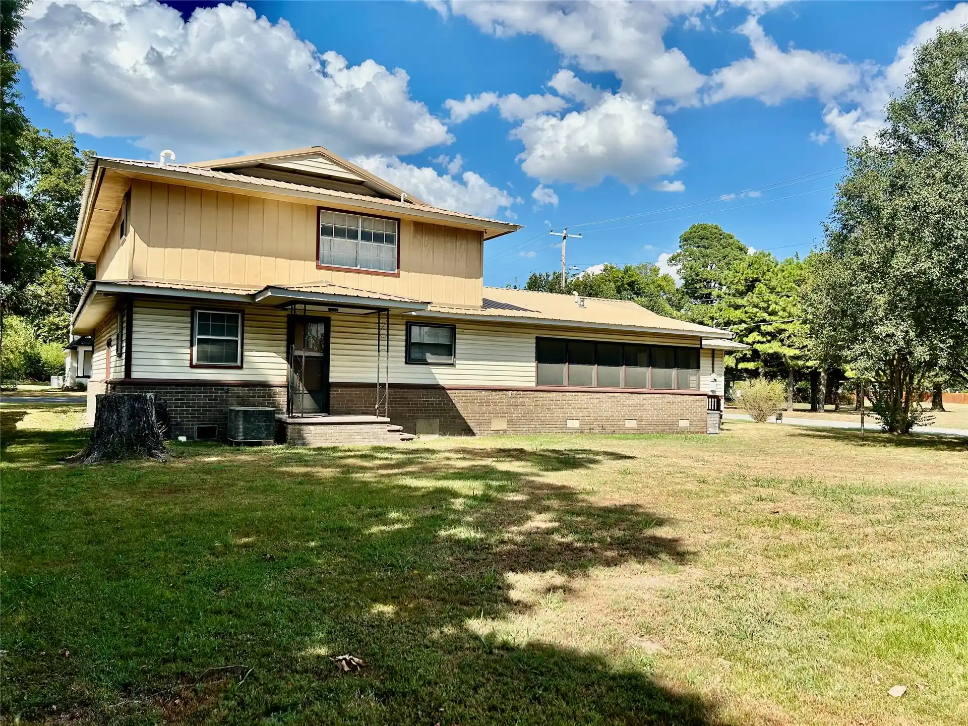 Photo 1 of Single family home for sale at 1921 N Augusta St Ave, Muskogee, OK 74403 | MLS# 2633576 | Listing updated on 2026-10-16
