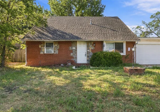 Photo 3 of Sale Pending at 9262 E 58th Street, Tulsa, OK 74145 | MLS# 2634022 | Listing updated on 2026-09-30