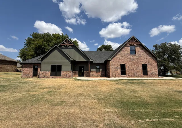 Photo 1 of Single family home for sale at 33 Wilderness Rd N, Calera, OK 74730 | MLS# 2633559 | Listing updated on 2026-09-29