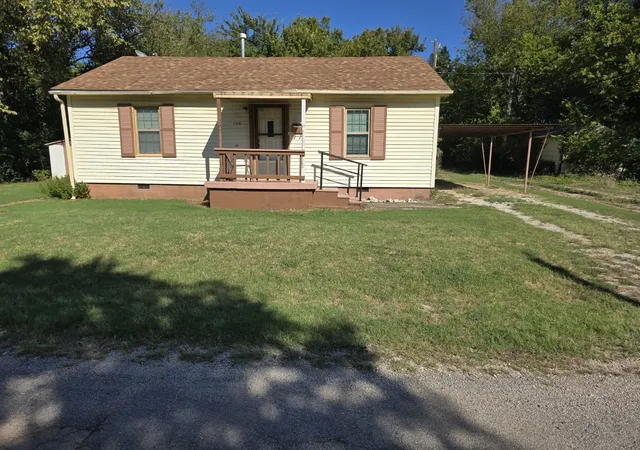 Single family home for sale at 1104 8th Street, Pawnee, OK 74058 | MLS# 2634073