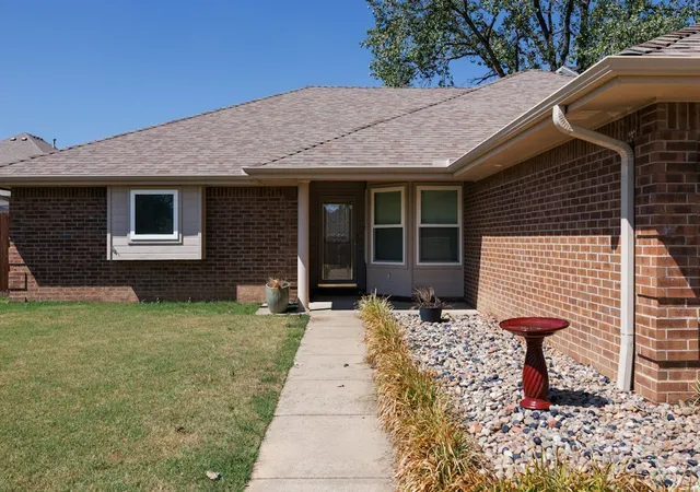 Photo 3 of Sale Pending at 1233 Arbor Dr, Bartlesville, OK 74006 | MLS# 2634019 | Listing updated on 2026-10-09