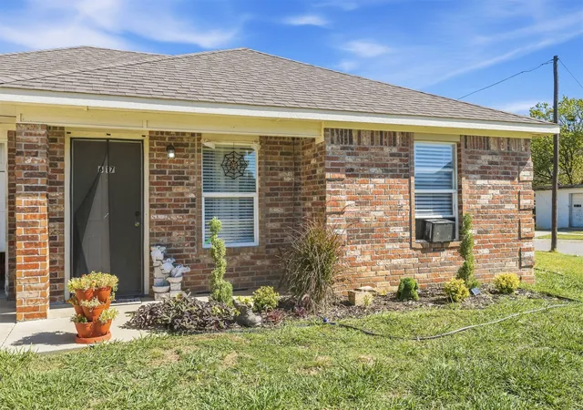 Photo 3 of Single family home for sale at 617 Ne 6th Avenue, Ardmore, OK 73401 | MLS# 2634053 | Listing updated on 2026-10-02
